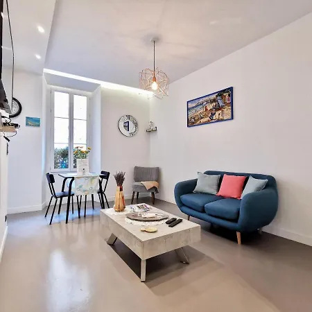 Apartment Le Petit Balcon By Guys